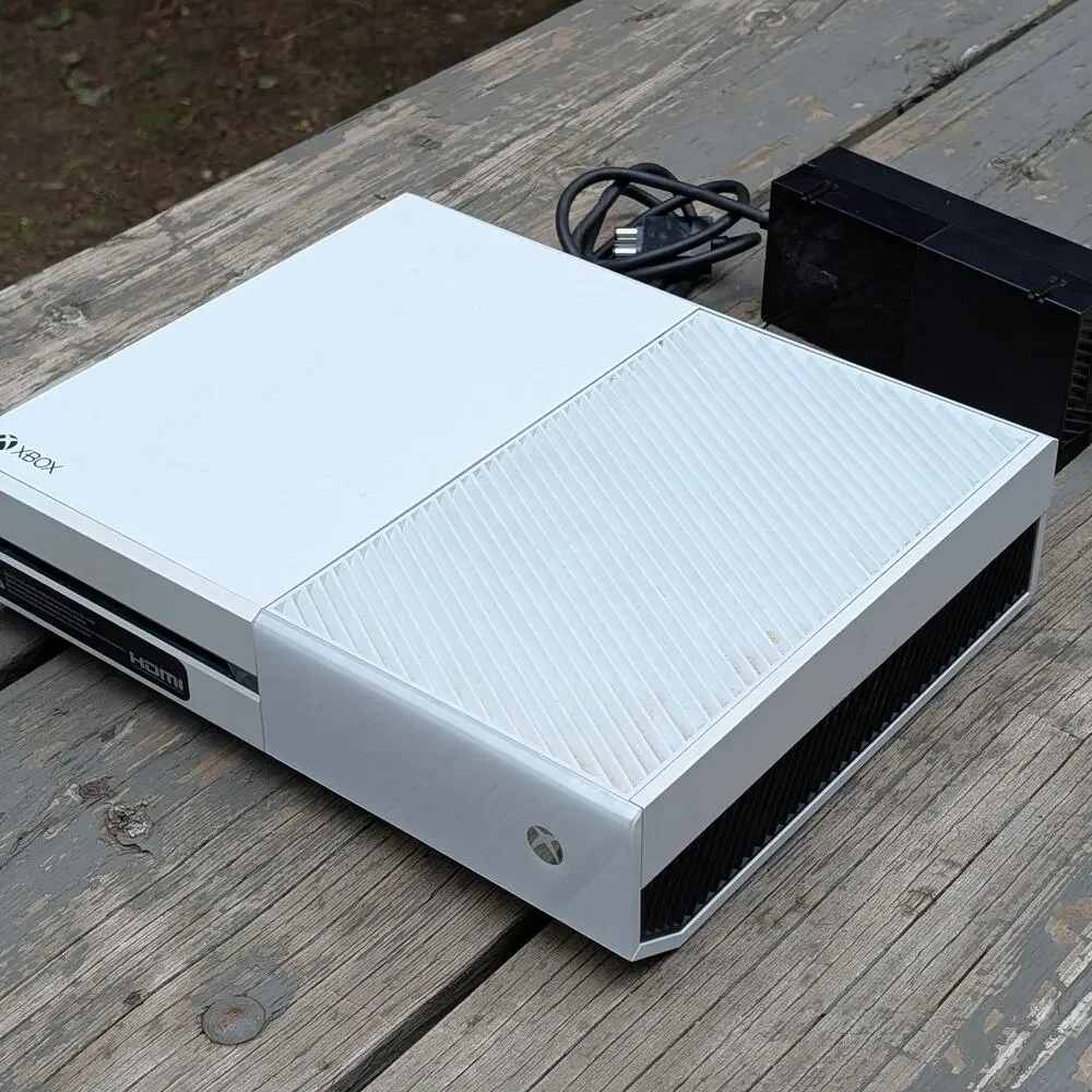 Microsoft Xbox One Console White Edition 500GB Bundle Cyber Nostalgia Core Retro